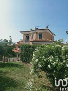Villa in Vendita a Penne Largo Santa Chiara 3