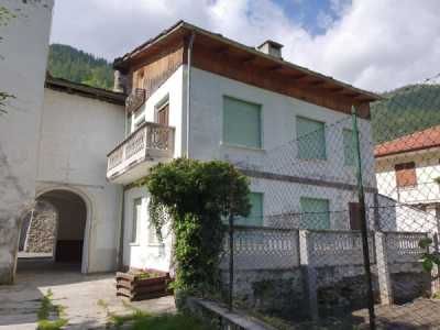Villa in Vendita a Fenestrelle via Carlo Alberto 7