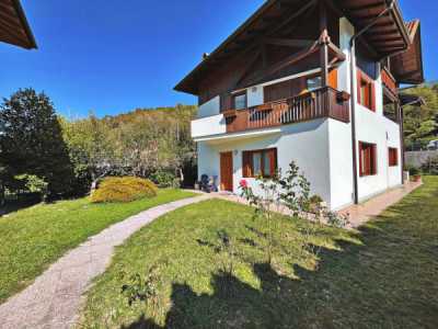 Villa in Vendita a Comano Terme via Delle Fucine 31
