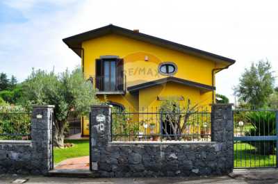 Villa in Vendita a Nicolosi via Vittorio Alfieri 10