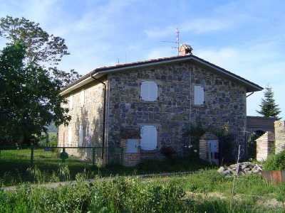 Rustico Casale Corte in Vendita a San Severino Marche Serralta