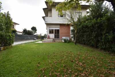 Villa in Vendita a Pietrasanta via del Padule 125