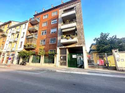 Appartamento in Vendita a Milano via Neera Cermenate