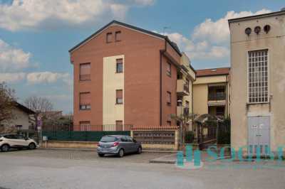 Appartamento in Vendita a Carugo via Giuseppe Parini
