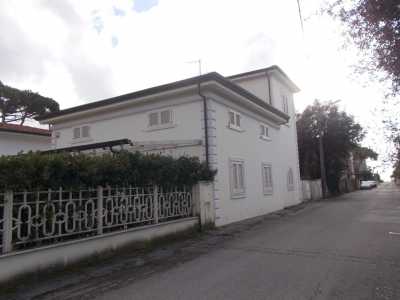 Villa Bifamiliare in Vendita a Pietrasanta Marina di Pietrasanta