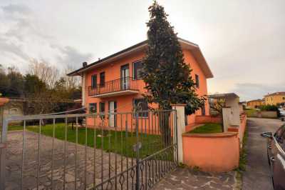 Villa Bifamiliare in Vendita a Lucca Nave 55100 Nave