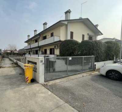 Villa a Schiera in Vendita a Paese via Padre Massimiliano Kolbe 16 Castagnole