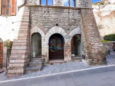 Locale Commerciale in Vendita ad Assisi via Fontebella