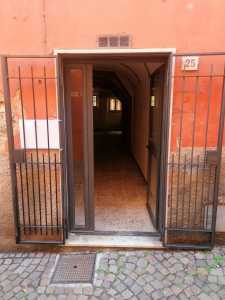 Locale Commerciale in Affitto a Celle Ligure