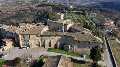 Rustico Casale Corte in Vendita ad Assisi Sterpeto