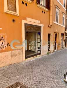 Locale Commerciale in Vendita a Roma via Frangipane Centro Storico