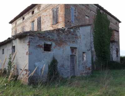 Rustico Casale Corte in Vendita a Cesena Villa Chiaviche