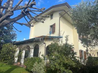Villa a Schiera in Vendita a Montignoso via Debbia Vecchia 45