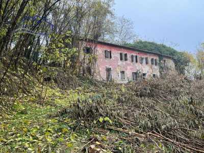 Rustico Casale Corte in Vendita a Montegrotto Terme Loc Turri Turri