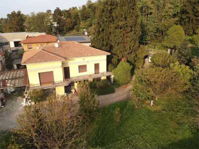 Villa in Vendita a Cavaria con Premezzo