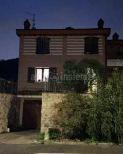 Villa a Schiera in Vendita ad Arezzo Loc San Zeno 12 d