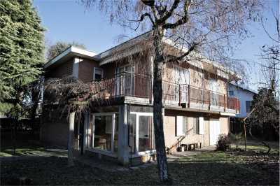 Villa in Vendita a Rosate