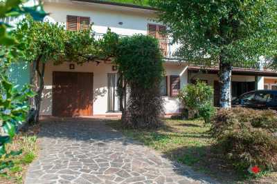Villa a Schiera in Vendita a Castelnuovo di Garfagnana via Pasquigliora 40 Castelnuovo di Garfagnana