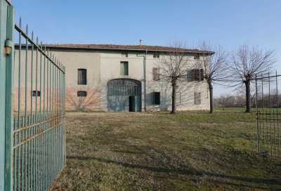 Rustico Casale Corte in Vendita a Parma Strada Veronica Cortile San Martino (moletolo)