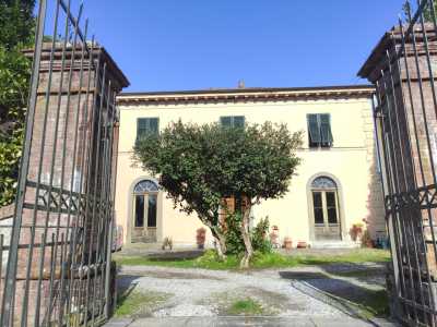 Villa in Vendita a Capannori Nord