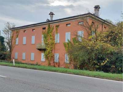 Rustico Casale in Vendita a Modena via Emilia Ovest