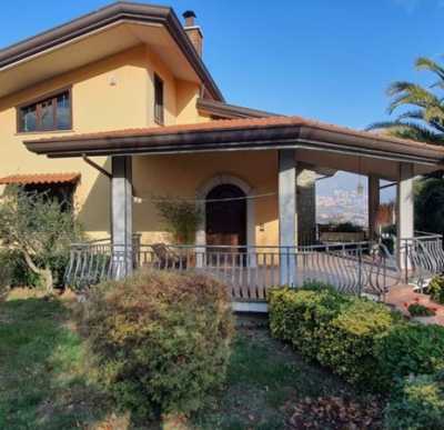 Villa in Vendita a Monteforte Irpino via Aldo Moro