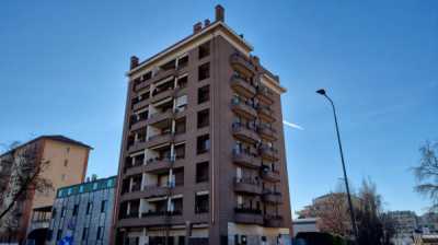 Appartamento in Vendita a Milano via Broni 8