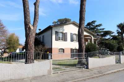 Villa in Vendita a Ravenna via Don Nicola Silvagni