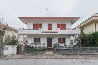 Villa in Vendita a Riccione via Celano
