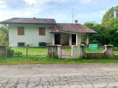 Villa in Vendita a Castelnovo del Friuli