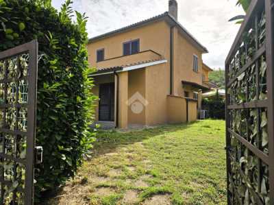 Villa in Vendita a Vitorchiano via Marmolada 4