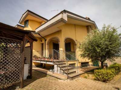 Villa in Vendita a Guidonia Montecelio via Saracinesco