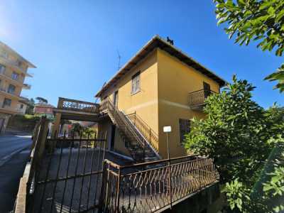 Villa in Vendita a Genova via Campomorone
