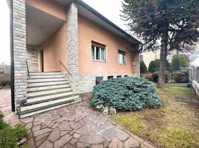 Villa in Vendita a Legnano via Lucania 13