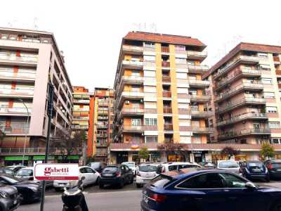 Appartamento in Vendita a Roma via Tuscolana 859