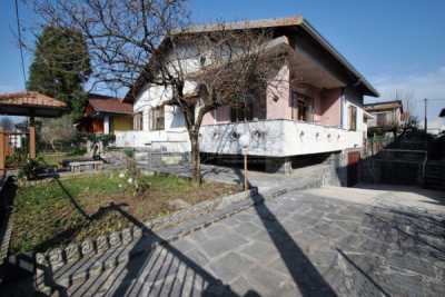 Villa in Vendita a Caronno Pertusella Vicolo Presanella