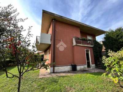 Villa in Vendita ad Alzano Lombardo via Grumello 60