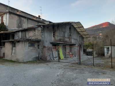 Rustico Casale in Vendita ad Alzano Lombardo