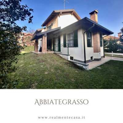 Villa in Vendita ad Abbiategrasso via Cassolnovo