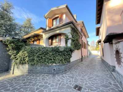 Villa in Vendita a Cornaredo via Milano 144