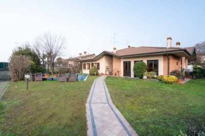 Villa in Vendita a Gussago via Bologna