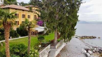 Villa in Vendita a Manerba del Garda via Giosuã¨ Carducci