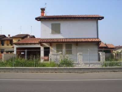 Villa in Vendita a Soresina