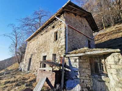 Rustico Casale in Vendita a Ponna Alpe Ponna