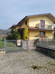 Villa in Vendita a Solto Collina via Monte Clemo