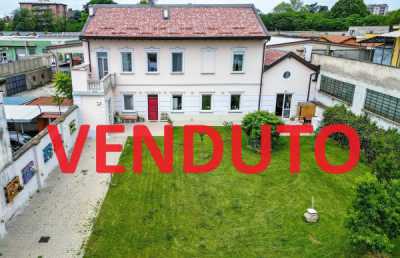 Villa in Vendita a Monza via Aspromonte 17