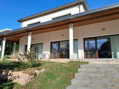 Villa in Vendita a Varese via Montello 58