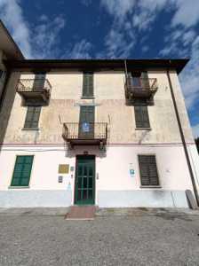 Palazzo Stabile in Vendita a Casciago via Giacomo Matteotti
