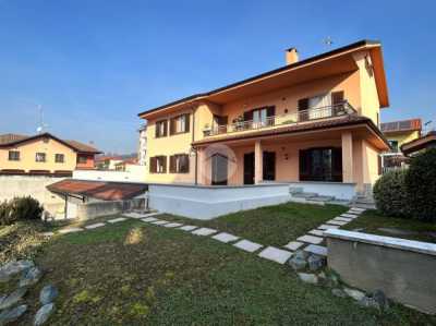 Villa in Vendita a Moncalieri Str Genova 111