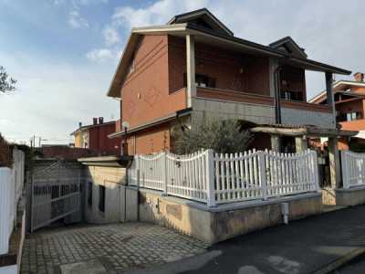Villa in Vendita a Rivalta di Torino via Santorre Santarosa